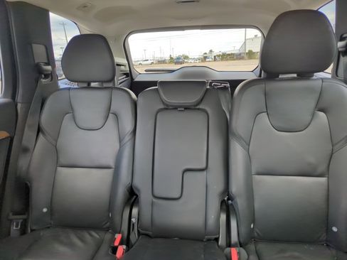 Used 2022 Volvo XC90 T6 Momentum w/ Advanced Package image 27