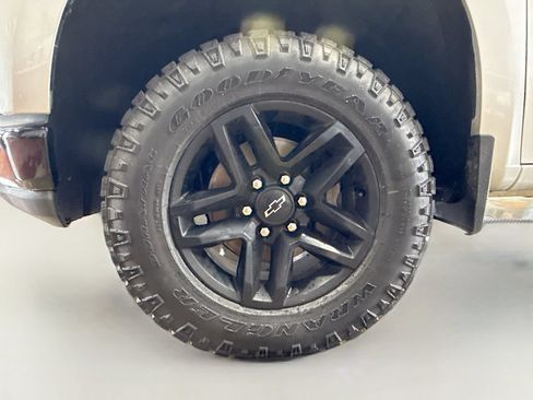 Used 2020 Chevrolet Silverado 1500 LT Trail Boss AWD/4WD image 31