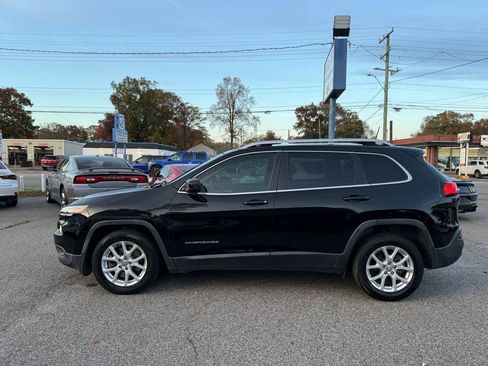 Used 2018 Jeep Cherokee Latitude Plus FWD image 5