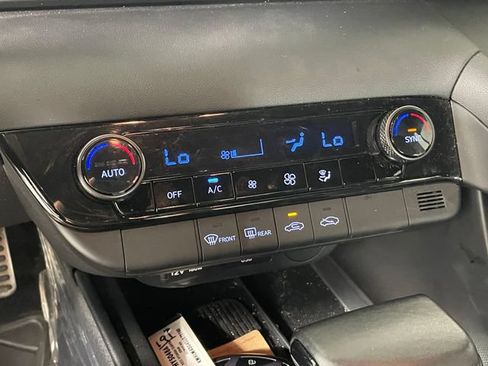 Used 2025 Hyundai Elantra Sport FWD image 8