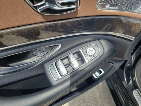 Used 2017 Mercedes-Benz S 550 Sedan image 25