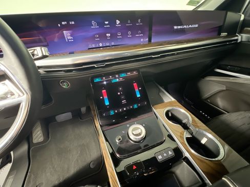 Used 2025 Cadillac Escalade ESV Sport Platinum AWD/4WD image 25