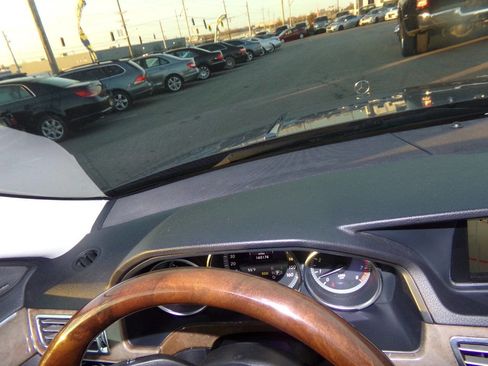 Used 2014 Mercedes-Benz E 350 4MATIC Sedan image 41