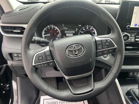 Certified 2025 Toyota Highlander LE image 14