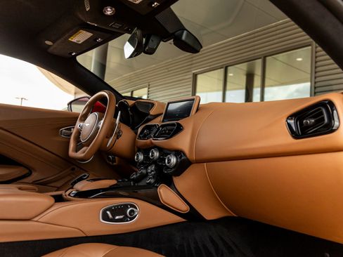 Used 2020 Aston Martin V8 Vantage Coupe RWD image 35