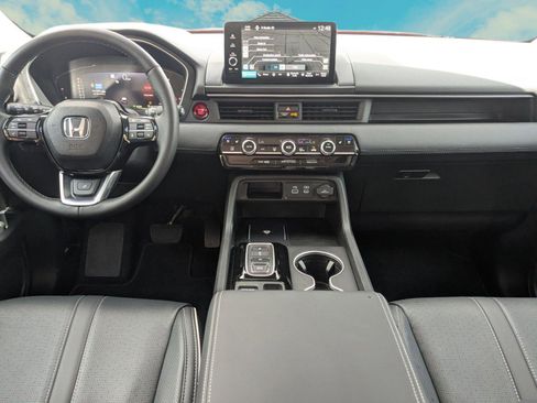 Used 2025 Honda Pilot Elite image 18