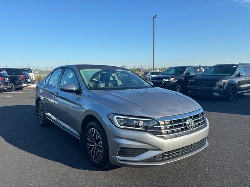 Used 2019 Volkswagen Jetta SEL w/ Cold Weather Package FWD image 1
