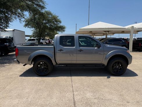 Used 2021 Nissan Frontier SV w/ Midnight Edition Floor Mats image 8