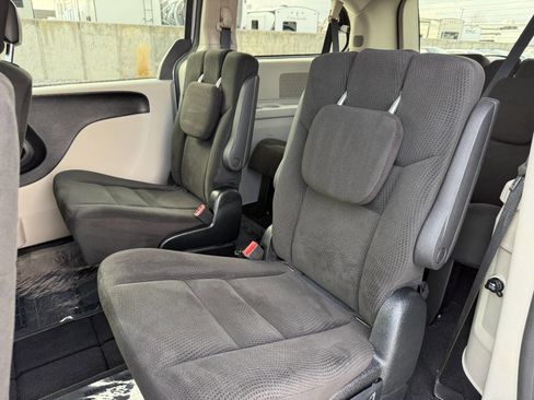 Used 2016 Dodge Grand Caravan SXT w/ Rear Park Assist Package image 18