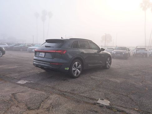 Used 2024 Audi Q8 e-tron Premium image 3