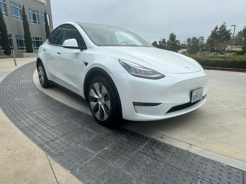 Used 2023 Tesla Model Y Long Range AWD/4WD image 8