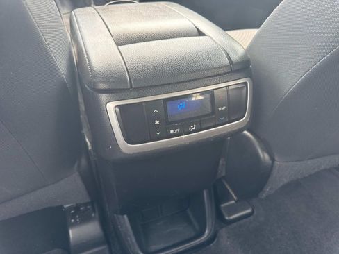 Used 2018 Toyota Highlander LE FWD image 20