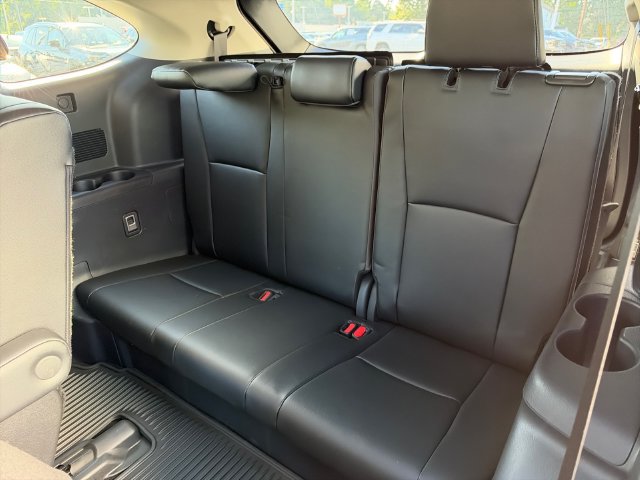 Used 2024 Toyota Highlander XLE FWD image 16