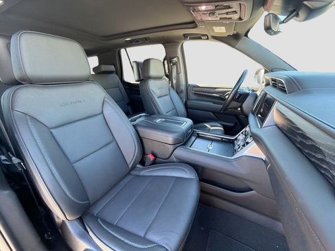 Used 2024 GMC Yukon Denali w/ Denali Reserve Package image 17