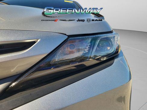 Used 2022 Toyota Camry SE image 5
