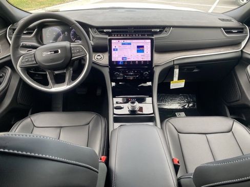 New 2025 Jeep Grand Cherokee Limited image 37