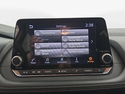 Used 2025 Nissan Rogue S AWD/4WD image 18