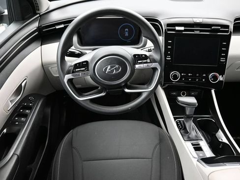 Used 2024 Hyundai Tucson SE FWD image 3