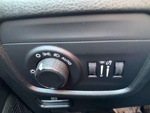 New 2025 Jeep Grand Cherokee Altitude image 18