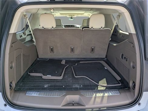 Used 2021 GMC Yukon XL Denali w/ Denali Premium Package image 12