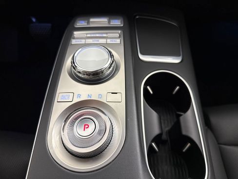 Certified 2025 Genesis GV70 2.5T AWD/4WD image 20