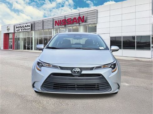 Used 2024 Toyota Corolla LE image 2