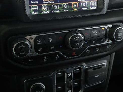 Used 2021 Jeep Wrangler Unlimited Sahara AWD/4WD image 14