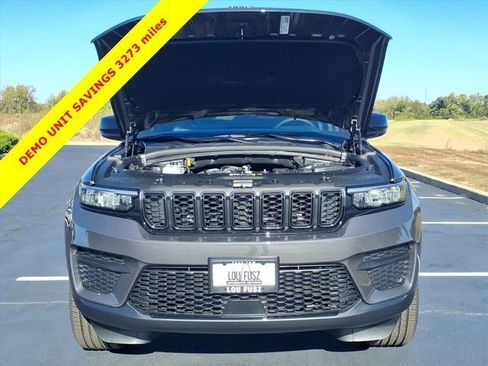 New 2025 Jeep Grand Cherokee Altitude image 24