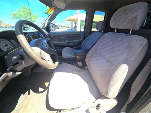 Used 2001 Toyota Tacoma w/ SR5 Package AWD/4WD image 9