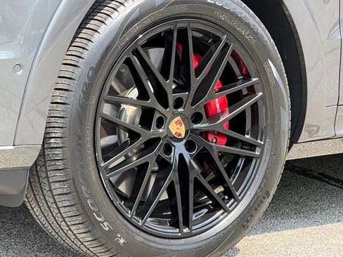 New 2025 Porsche Cayenne S image 12