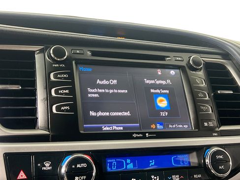 Used 2015 Toyota Highlander XLE image 28