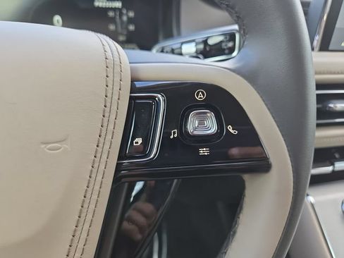 Used 2022 Lincoln Aviator AWD w/ Premium Package image 21
