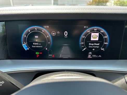 Certified 2025 Volkswagen Tiguan SE R-Line AWD/4WD image 22