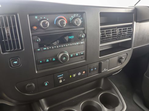 Used 2025 Chevrolet Express 3500 LT w/ LT Preferred Equipment Group RWD image 18