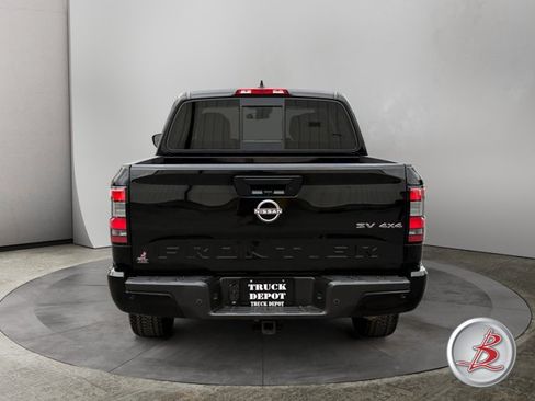 Used 2022 Nissan Frontier SV AWD/4WD image 6