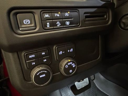 Used 2024 Chevrolet Tahoe Z71 w/ Luxury Package image 6