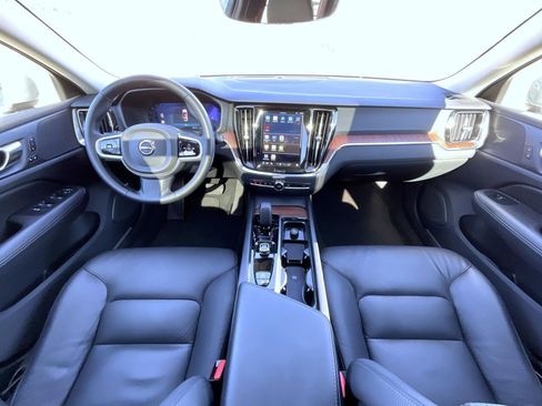 Used 2025 Volvo V60 B5 Cross Country Plus image 15