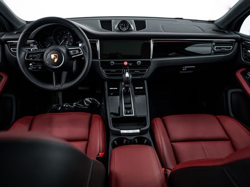 Certified 2025 Porsche Macan AWD/4WD image 22