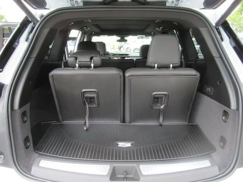 New 2025 Cadillac XT6 Luxury image 32