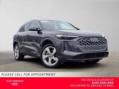 Certified 2025 Audi Q5 Premium Plus w/ Premium Plus AWD/4WD image 1