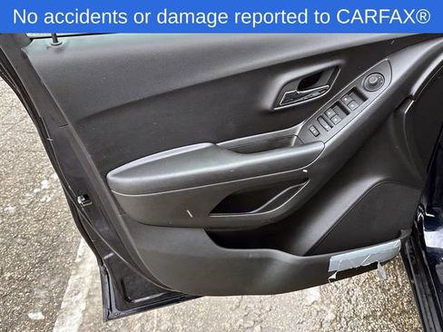 Certified 2022 Chevrolet Trax LT w/ LT Convenience Package image 17