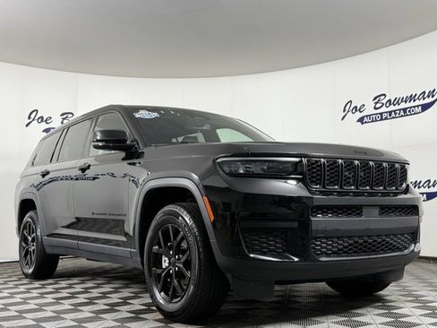 Used 2024 Jeep Grand Cherokee L Laredo image 5