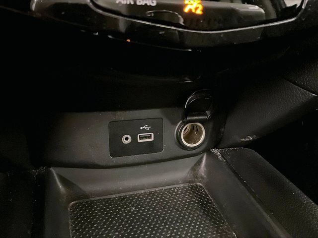 Used 2018 Nissan Rogue SV AWD/4WD image 32