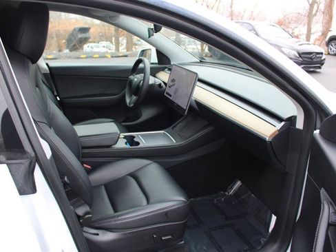 Used 2021 Tesla Model Y Long Range image 13