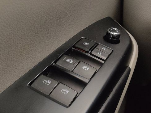 Used 2019 Toyota Highlander XLE FWD image 27