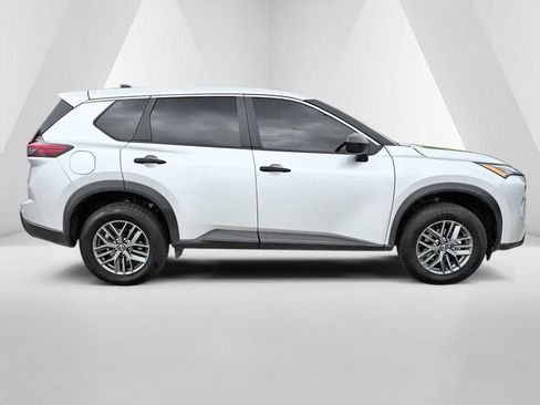Used 2024 Nissan Rogue S FWD image 8