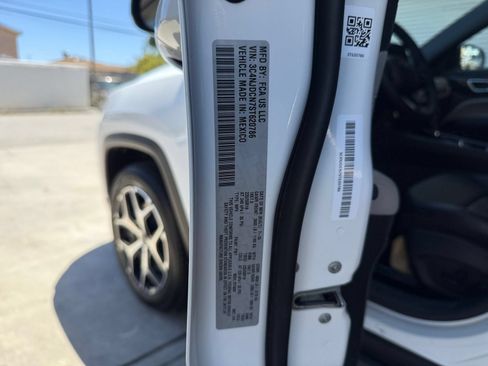 Used 2025 Jeep Compass Limited AWD/4WD image 27