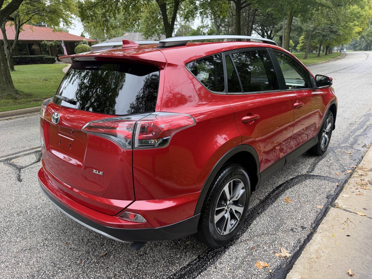 Used 2017 Toyota RAV4 XLE FWD image 5
