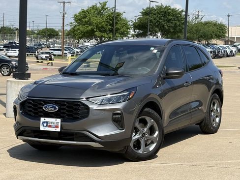 Used 2025 Ford Escape ST-Line image 2