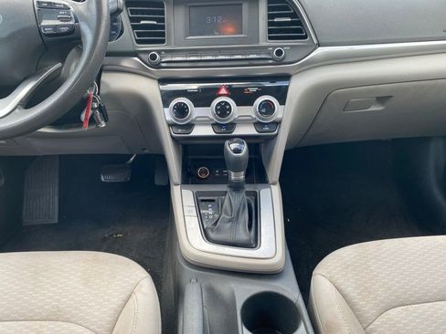 Used 2019 Hyundai Elantra SE FWD image 15